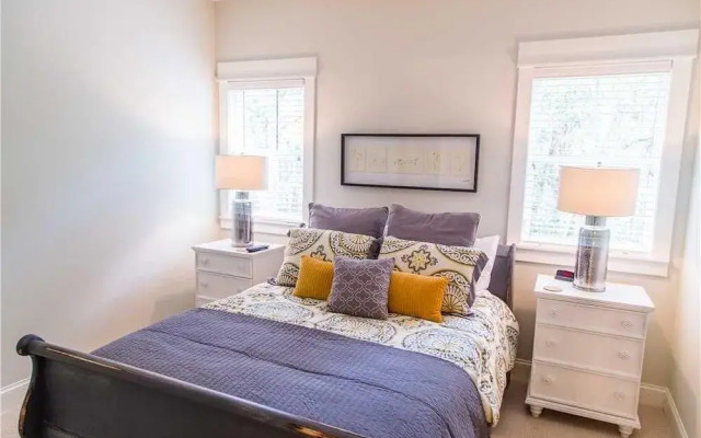 16 E Garrison Place