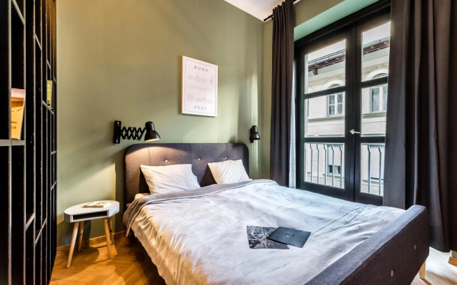 BpR Emerald City Apartment
