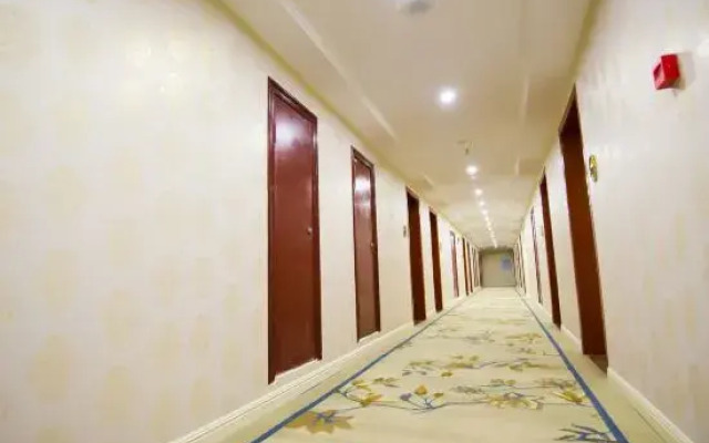 Dongxing Dongyi Hotel (Beilun Avenue Port)