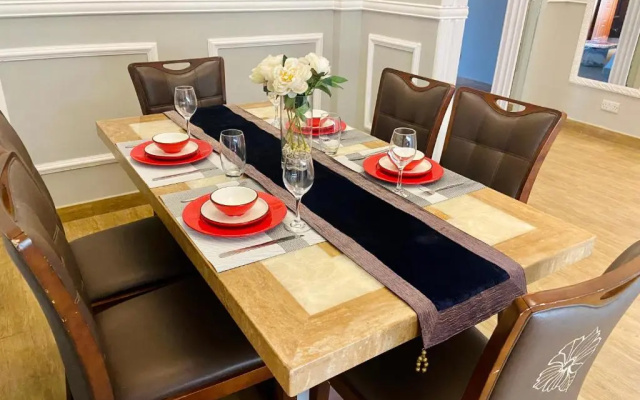 ROJO’s FULLY-FURNISHED 3-BEDROOM CONDO