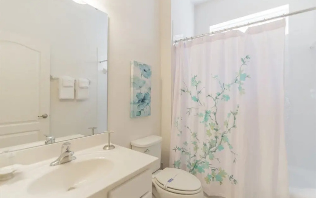 Lovely 6 Bedroom Home in the Solterra Community - 518
