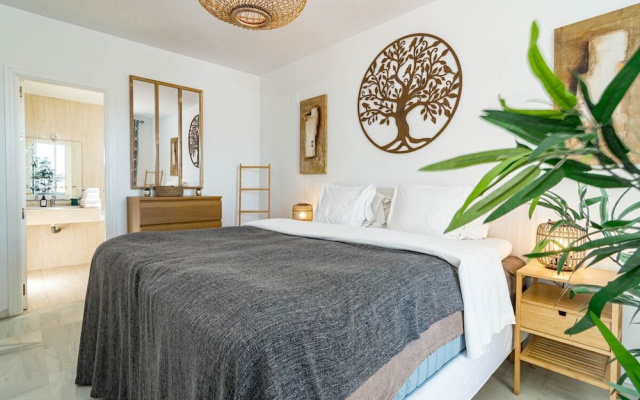 Lcr4 - Large 3-bedroom Apartment Near Beach