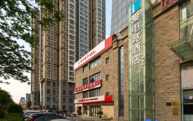 Ai Esports Hotel (Zhengzhou HangHai Road Dihu Department Store Plaza Store)