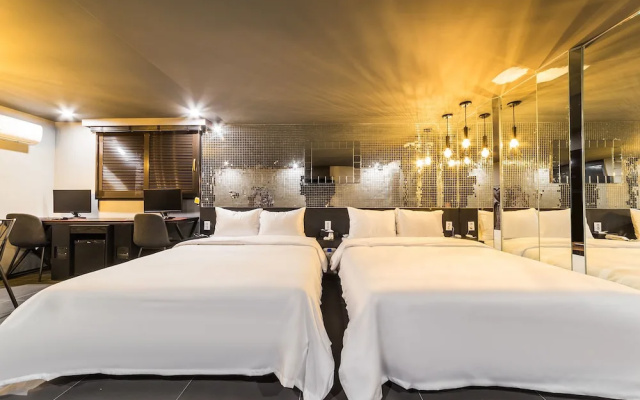 Xym Hotel