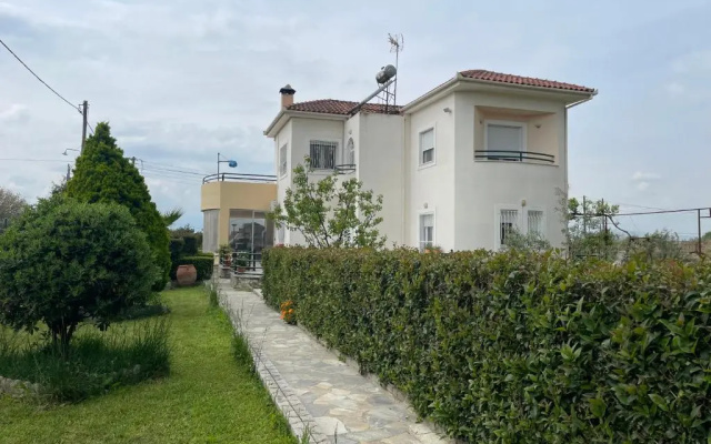 Seaside apartment with private garden