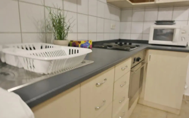 Budget Apartment by Hi5 - Hold Street