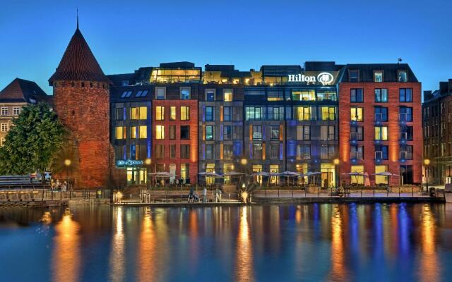 Отель Hilton Gdansk вид на фасад