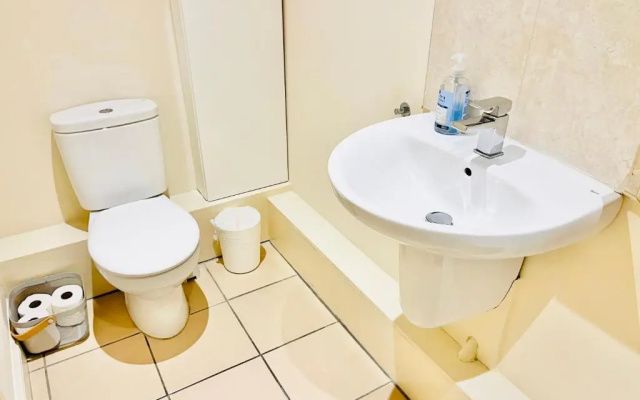 Ilkley Apartment with Parking