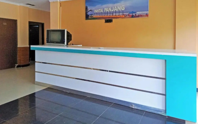 OYO 91876 Hotel Putri Gading 2