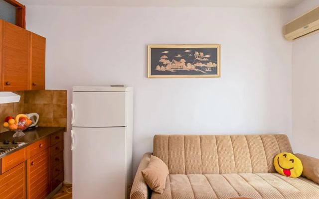 Scenic Apartment in Pakoštane near Sea & Town Center