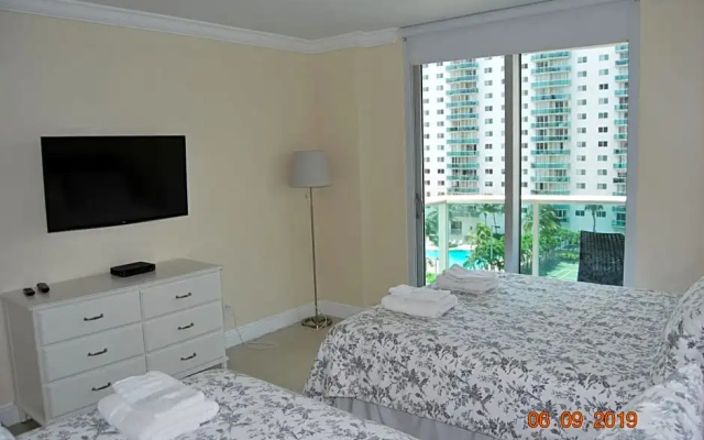 Ocean Reserve Piso 7 STR-310