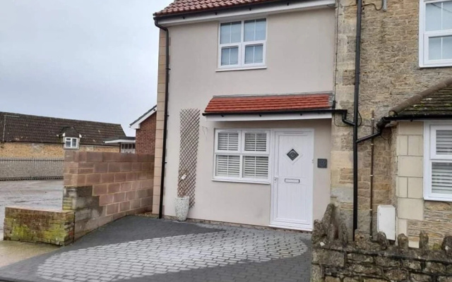 Outstanding, Modern 1-bed House in Chippenham