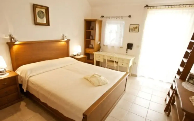 Adorable Villa With Swimming Pool and sea View