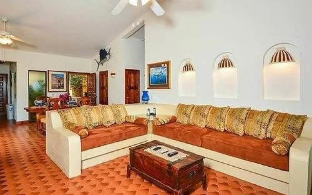 Walk to Cabo Marina & Downtown, Villa Mira Flores