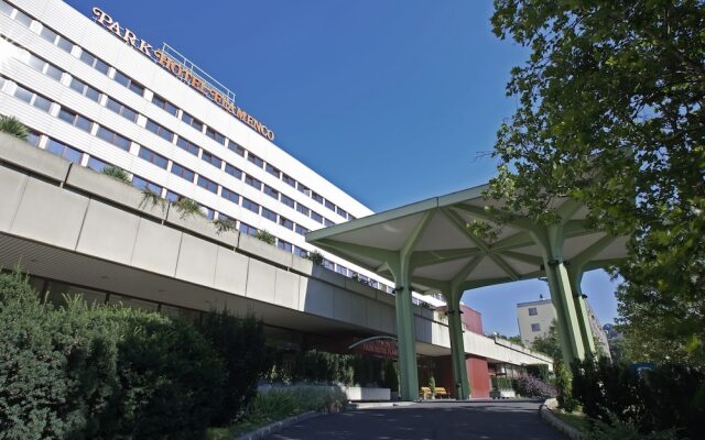 Отель Danubius Hotel Flamenco Венгрия, Будапешт - 6 отзывов об отеле, цены и фото номеров - забронировать отель Danubius Hotel Flamenco онлайн вид на фасад