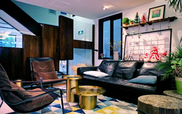 Hangzhou Backlighting Inn