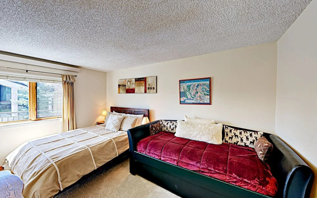 Ski Trail Apartment 2320 by RedAwning