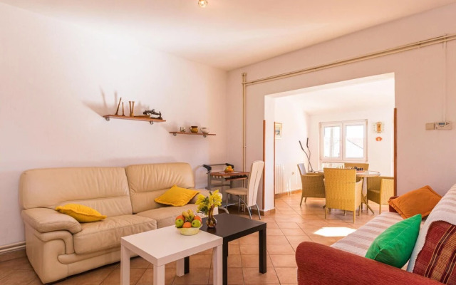 Nice Apartment in Pula With Wifi and 2 Bedrooms