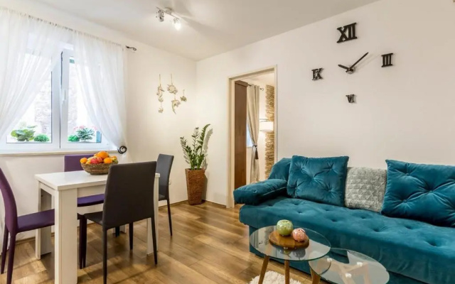 Iron Gates Apartments
