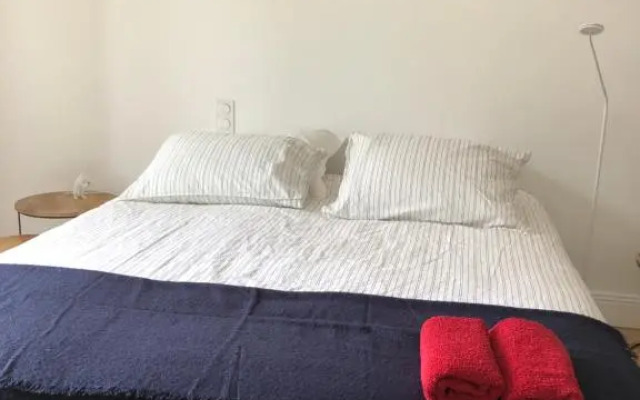 Chambre indépendante au Manoir de la Célinais côté jardin