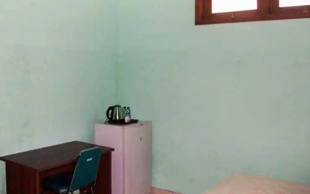 Azifa inn Solo