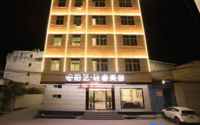 Shantou Baiyi Light Luxury Beauty Hotel