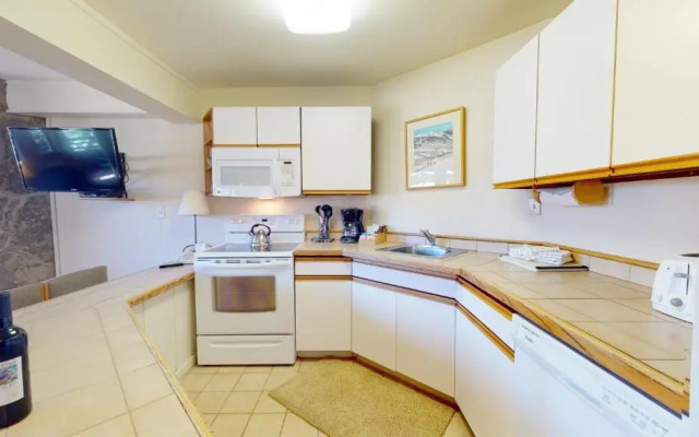 Laurelwood Condominiums Studio Deluxe Unit 107