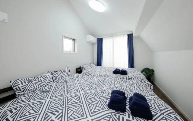 Higashi-Rokugo House WHITE by Tranova
