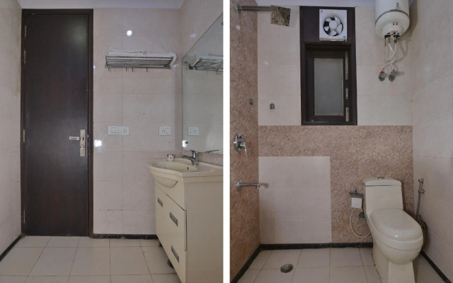 OYO 466 Hotel Lotus B&B
