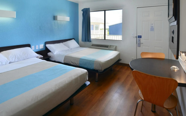 Motel 6 Galveston, TX