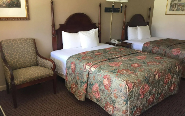Elizabethan Inn