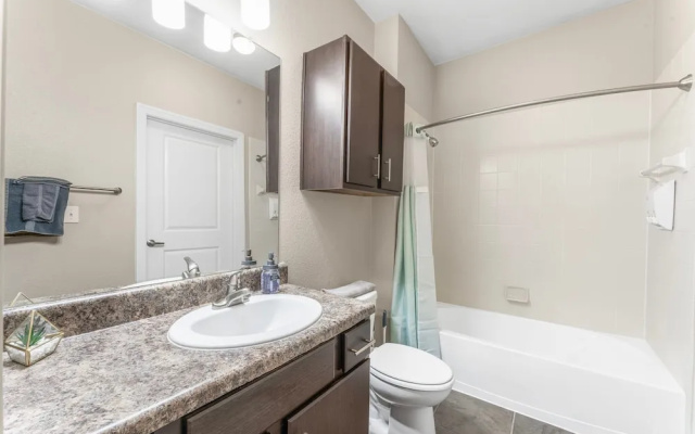 Comfy Soco 1BR King Suite w Gympickleballlaundry