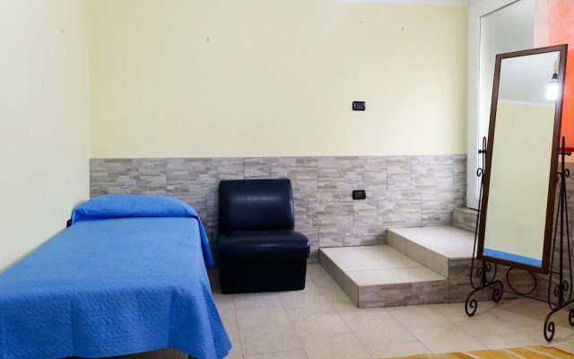 Pleasant Holiday Home in Mondragone With Garden