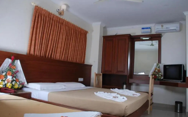 Snt Comforts Lodge by OYO Rooms