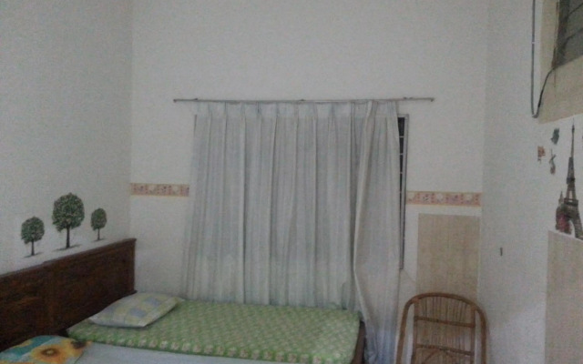 Homestay Aircond Pantai Timur Chalet Guest House Kak Mah