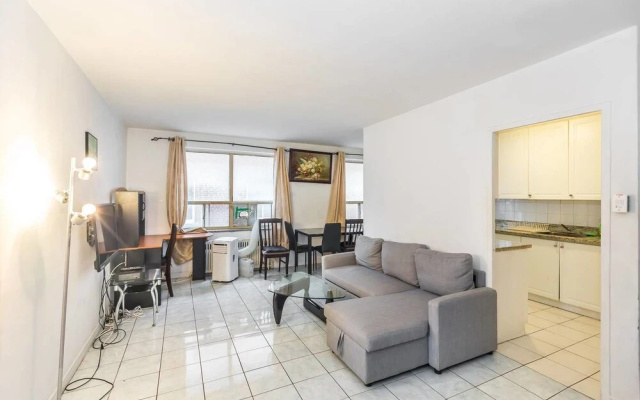 Magnificent Studio at Leaside -10 Mins to Downtown