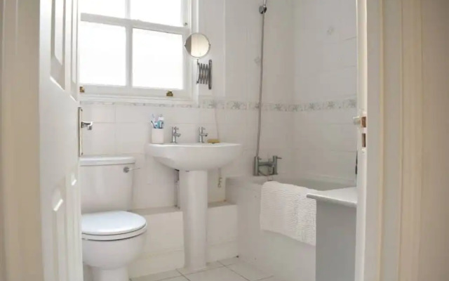 3 Bedroom House Close to Victoria Park