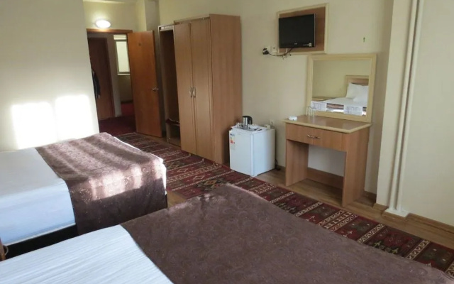 Şahin Hotel