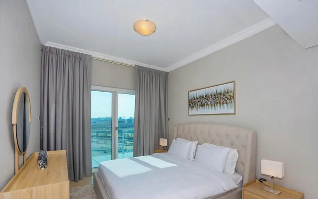 HomesGetaway- 1BR in JLT Lake Views