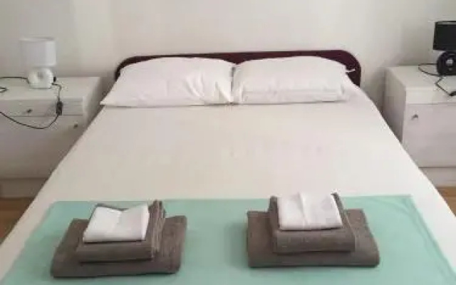 Apartment ?A piro - parking and barbecue: A1 prizemlje Kastel Novi. Riviera Split