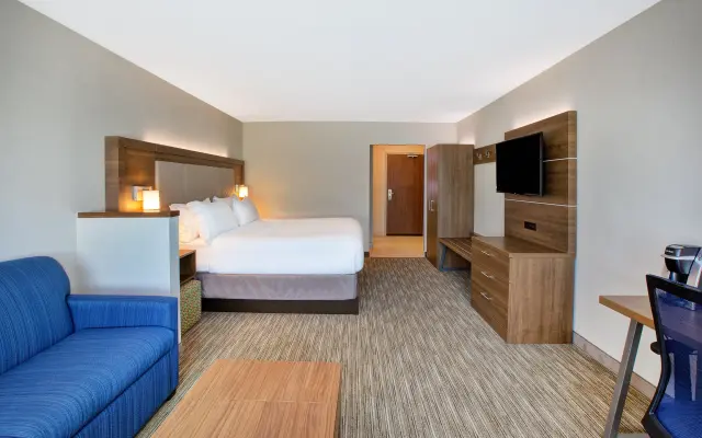 Holiday Inn Express & Suites New Castle by IHG