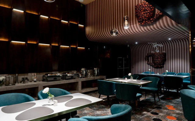 Tomeet Hotel