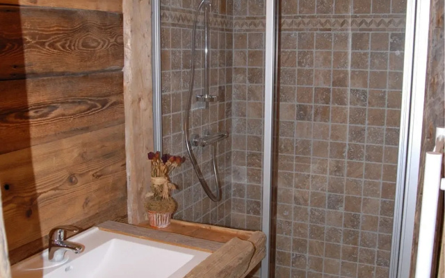 Cosy Chalet in Champagny-en-vanoise Near Ski Area
