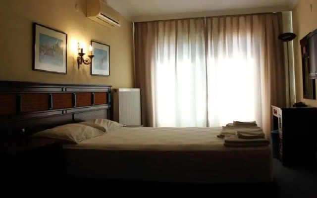 Foca Yali Hotel