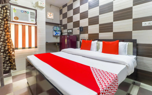 OYO 43318 Aayat Apartment
