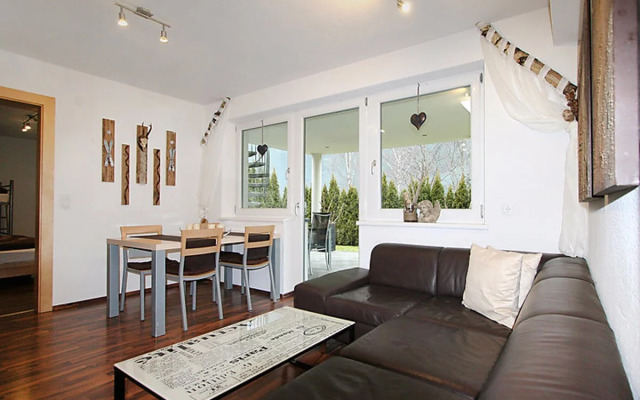 Apartment Matt See