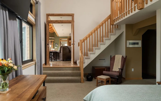 Lookout Lodge In Wondervu 4 Bedroom Home by RedAwning