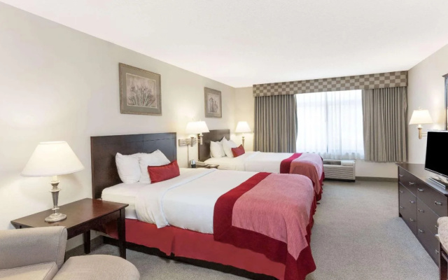 Spark by Hilton Tupelo