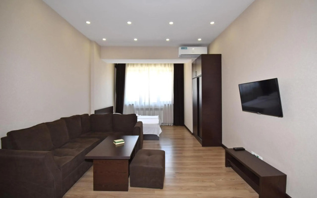 Residence North Avenue Teryan 8. 14 2