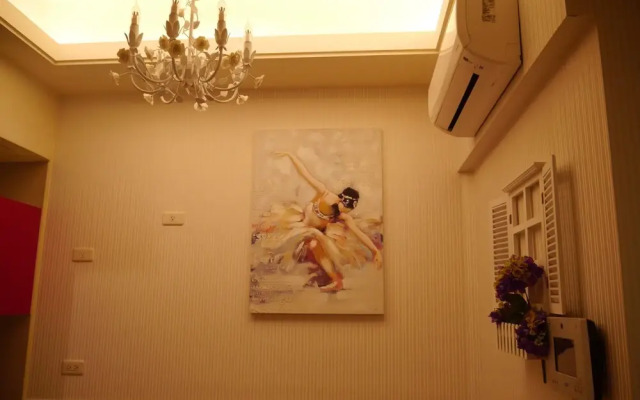 Q Square Apartment